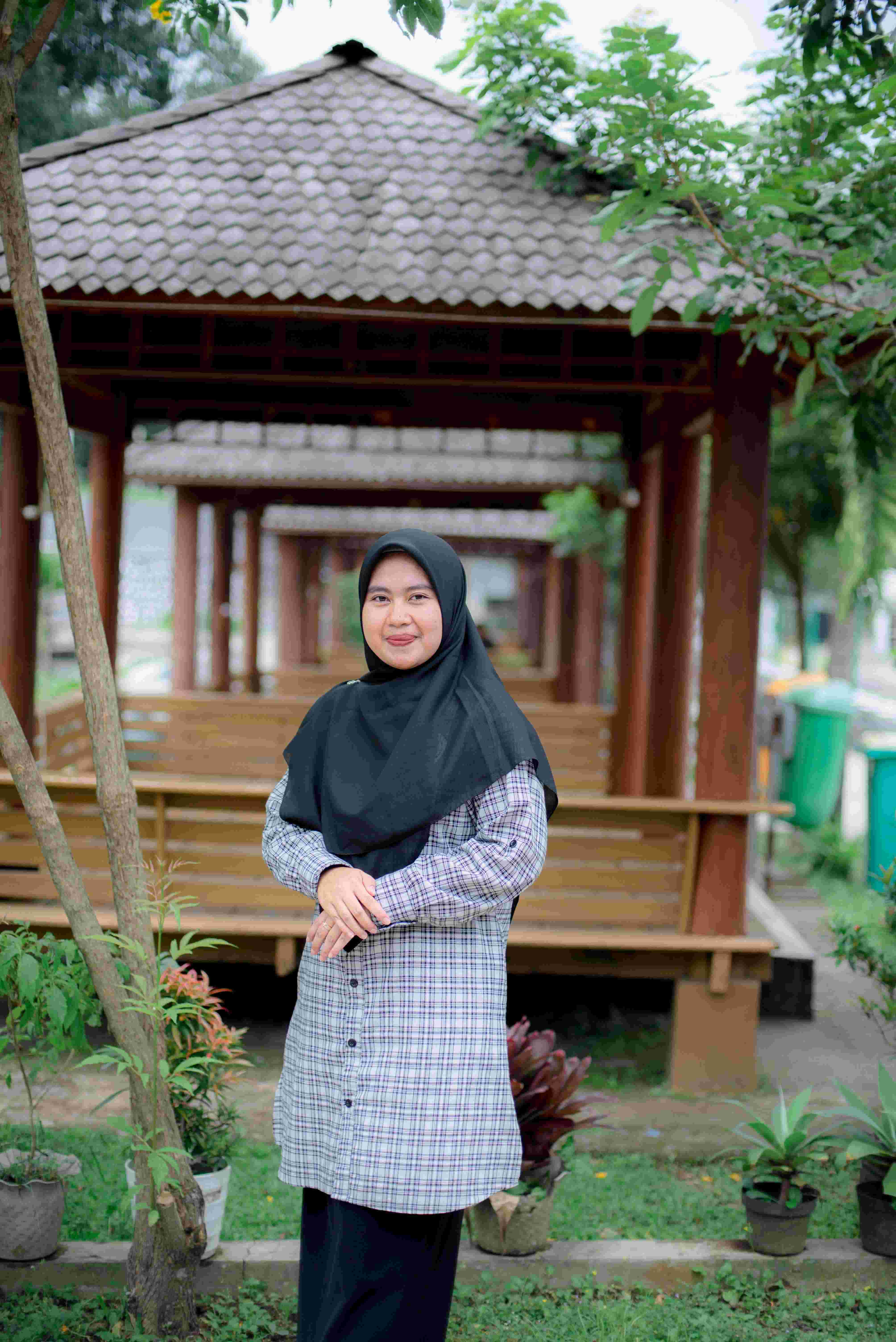 Dewi Purnamasari, S.Pd.